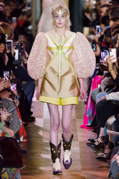 Look 1